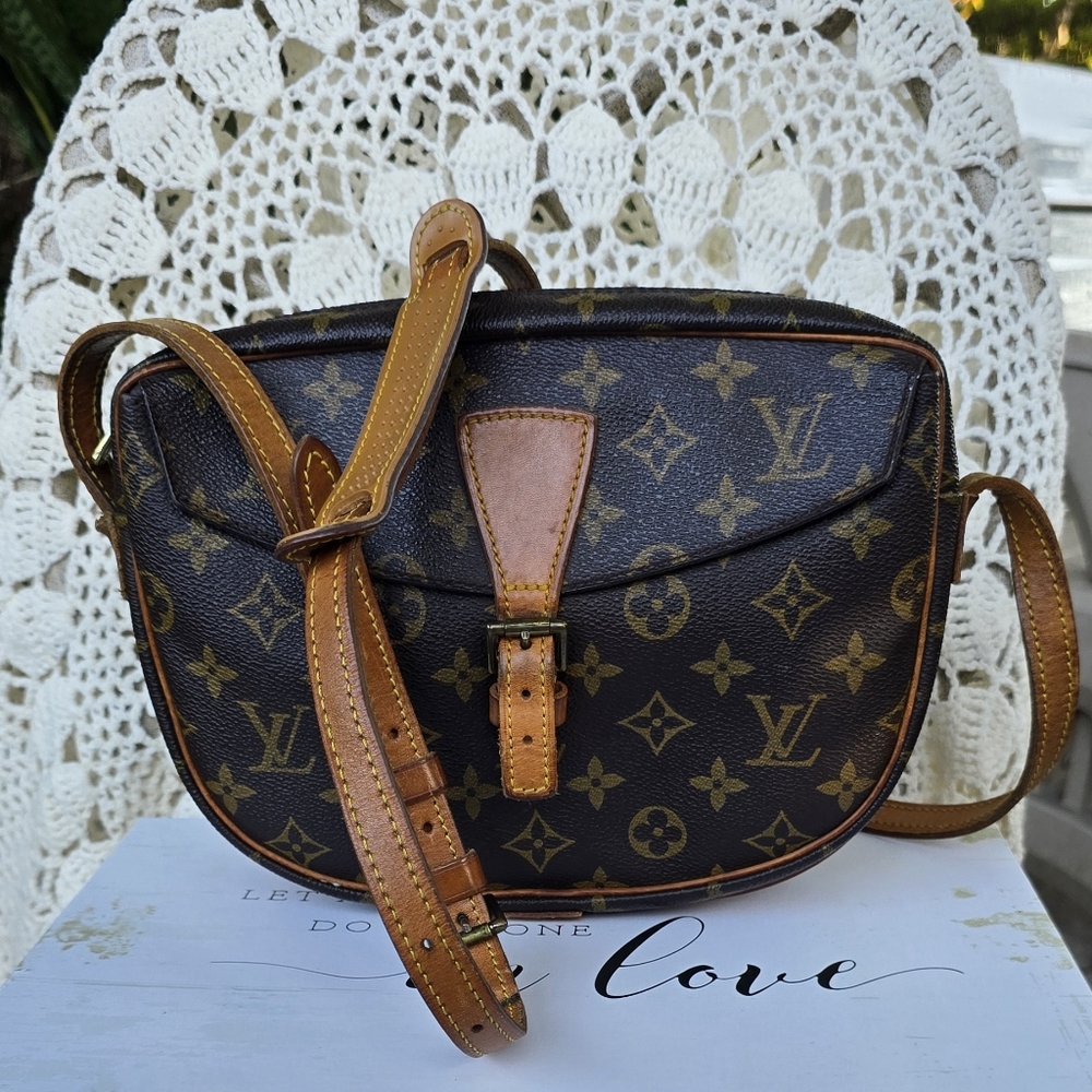 LOUIS VUITTON Crossbody Jeune